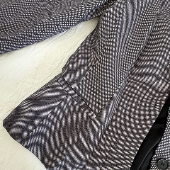 Ann Taylor blazer, black and white, size 2 - Picture 3 of 4